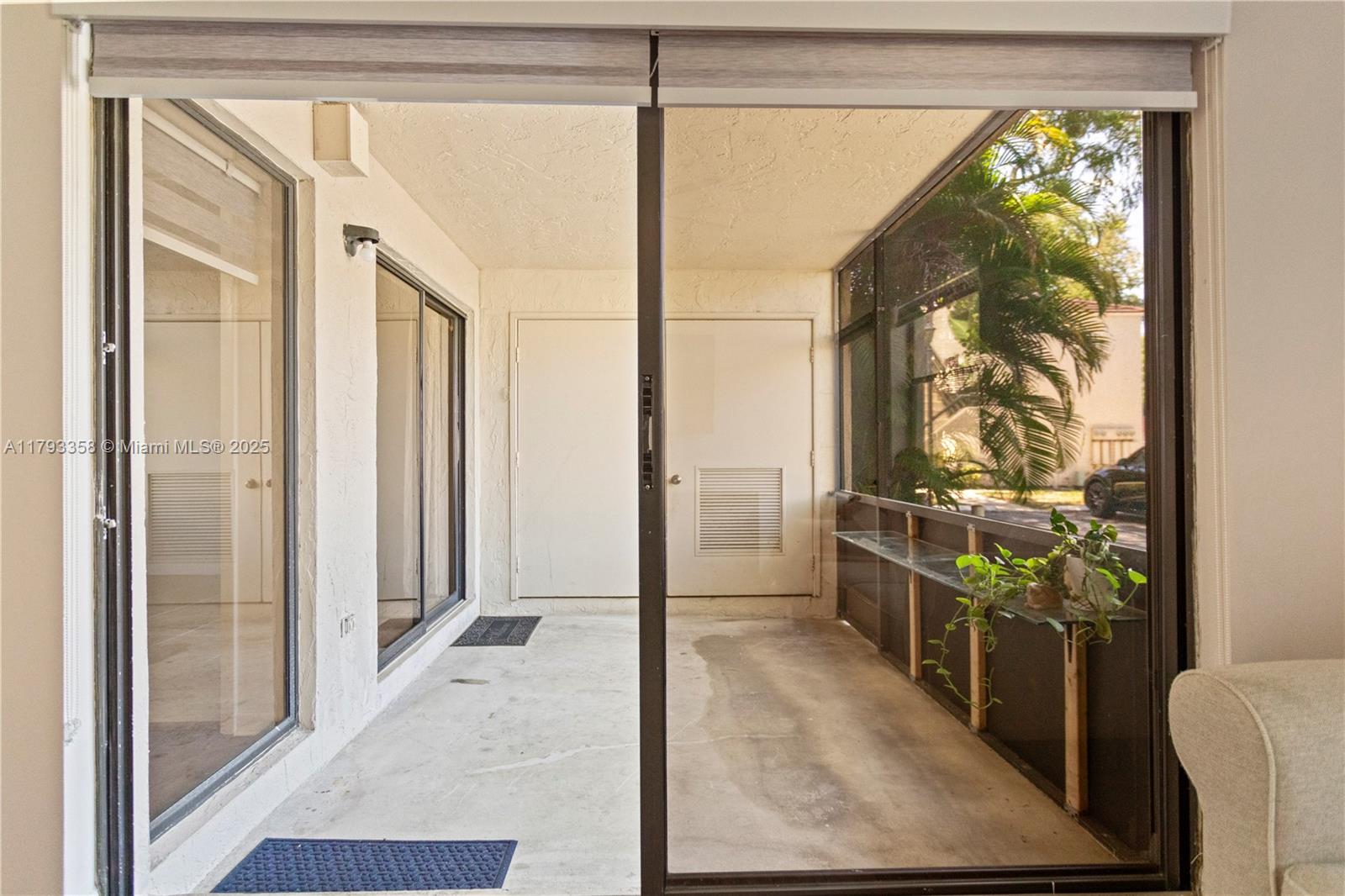 QUATRAINE CONDO IV - Residential