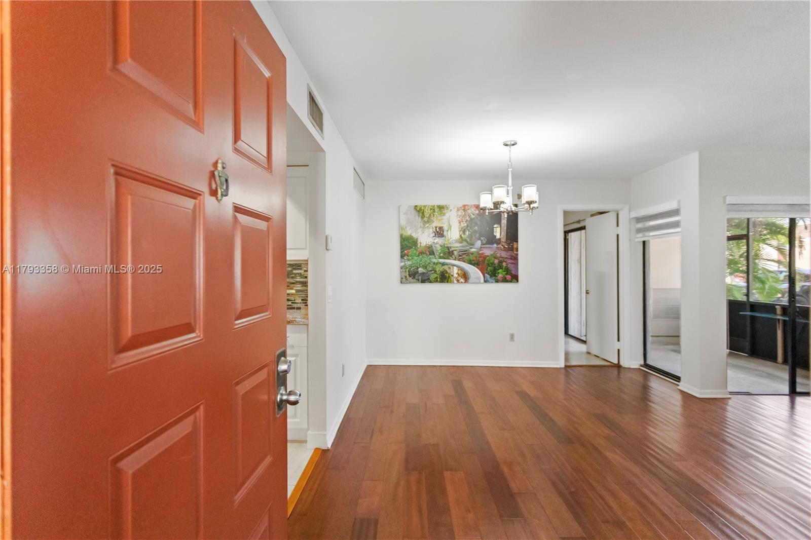 QUATRAINE CONDO IV - Residential