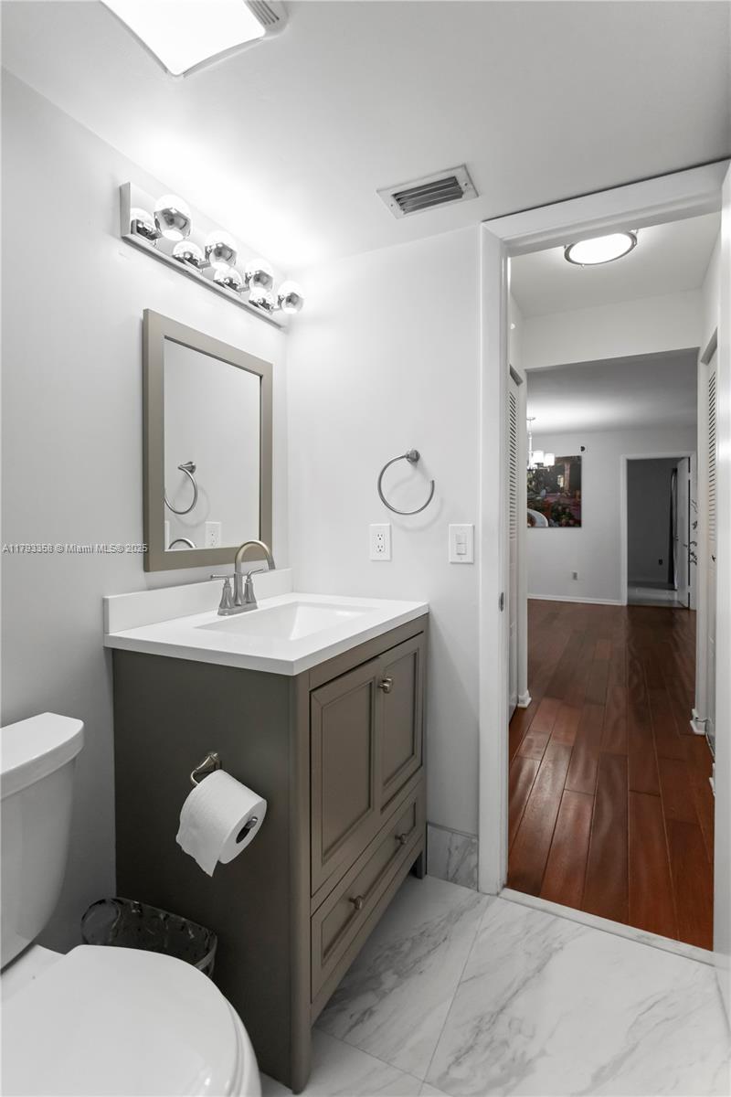 QUATRAINE CONDO IV - Residential
