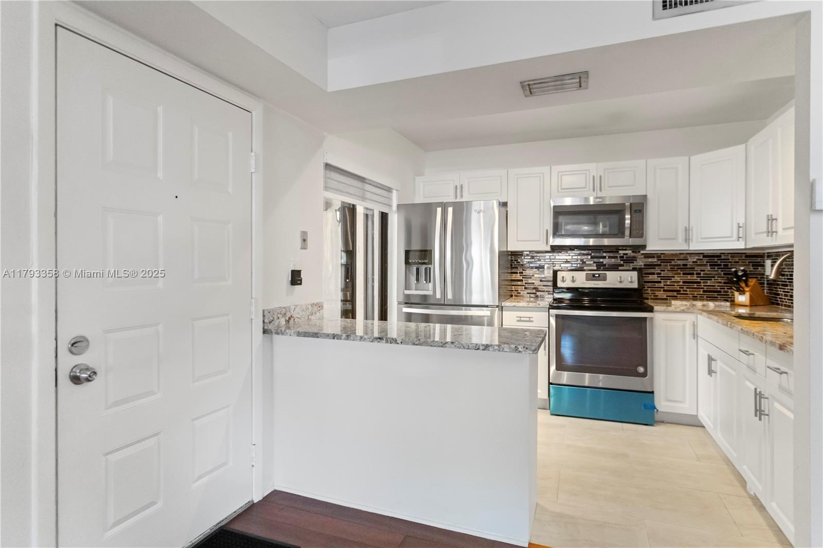 QUATRAINE CONDO IV - Residential