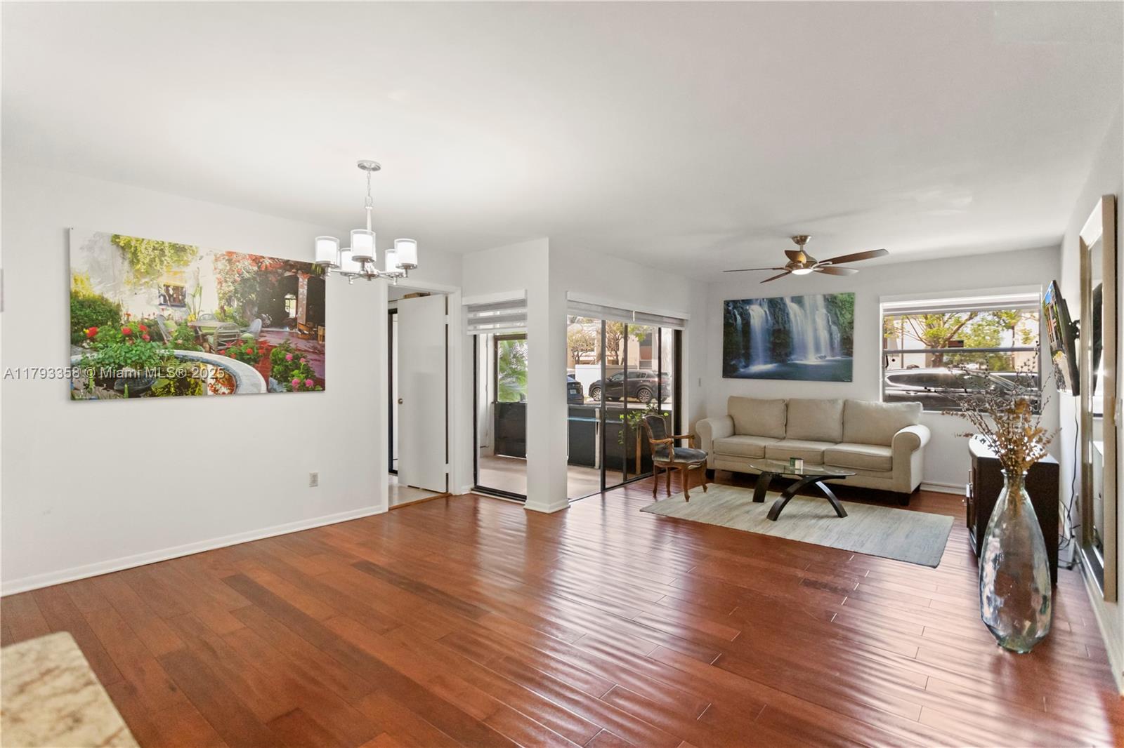 QUATRAINE CONDO IV - Residential