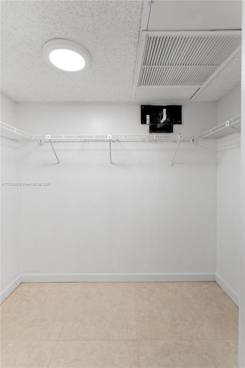 QUATRAINE CONDO IV - Residential