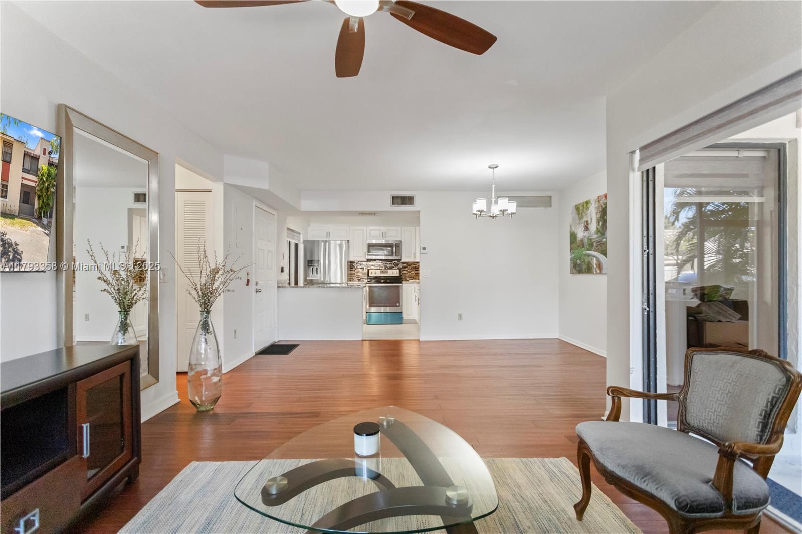 QUATRAINE CONDO IV - Residential