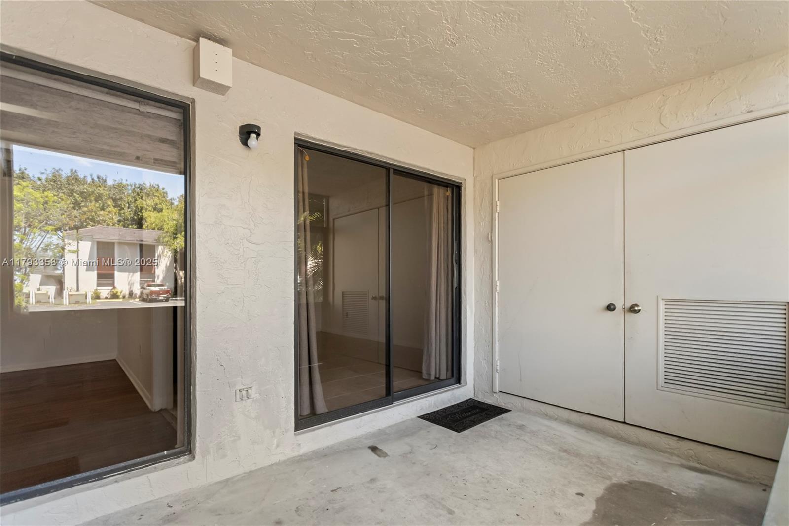 QUATRAINE CONDO IV - Residential