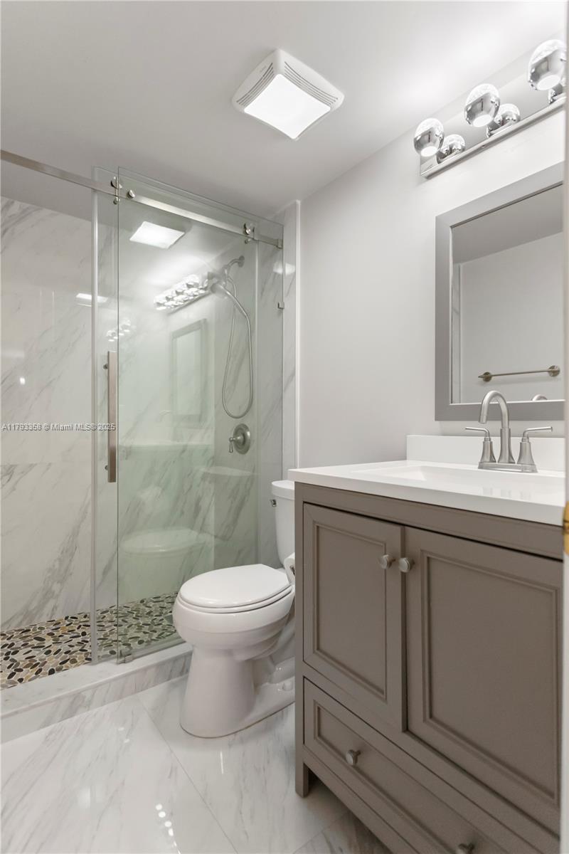 QUATRAINE CONDO IV - Residential