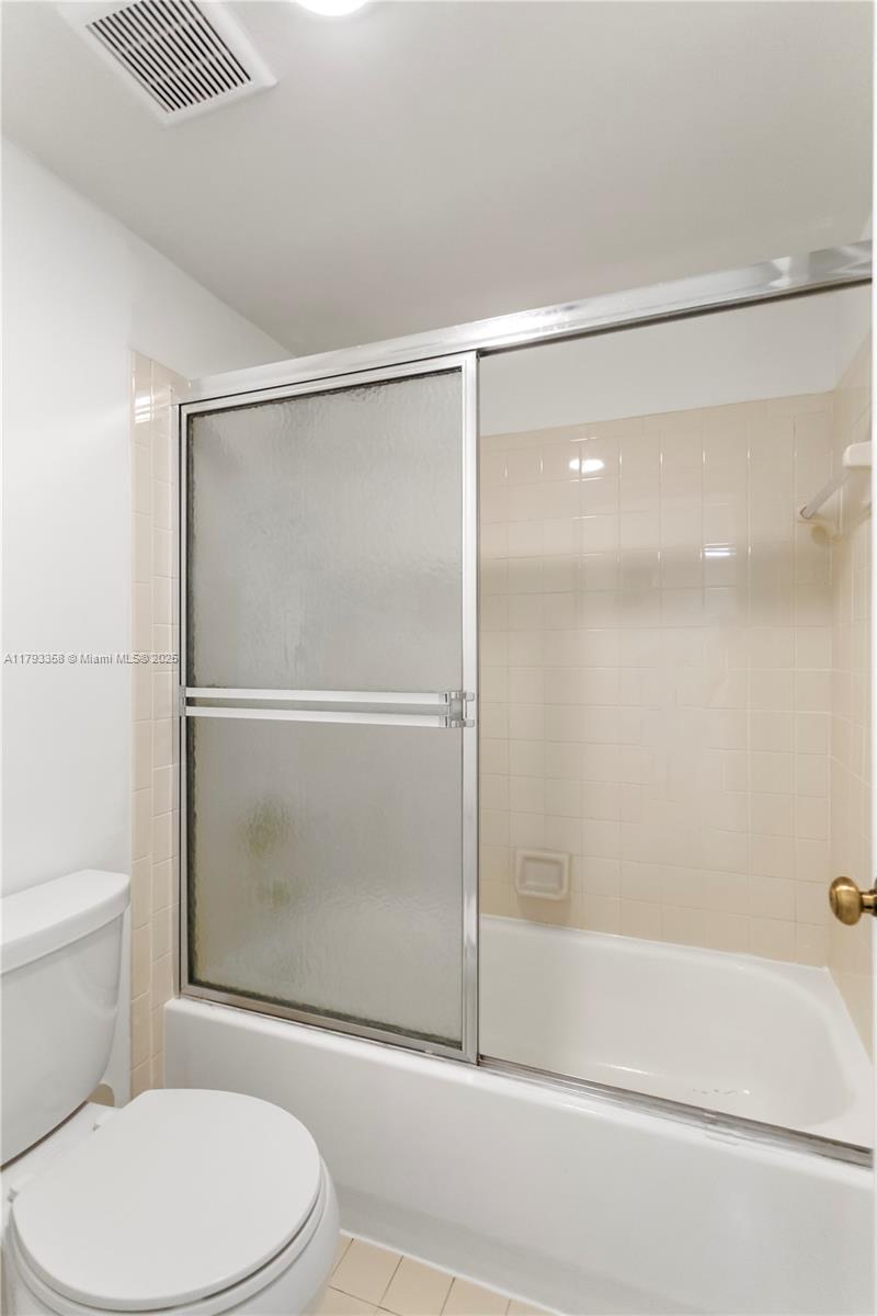 QUATRAINE CONDO IV - Residential