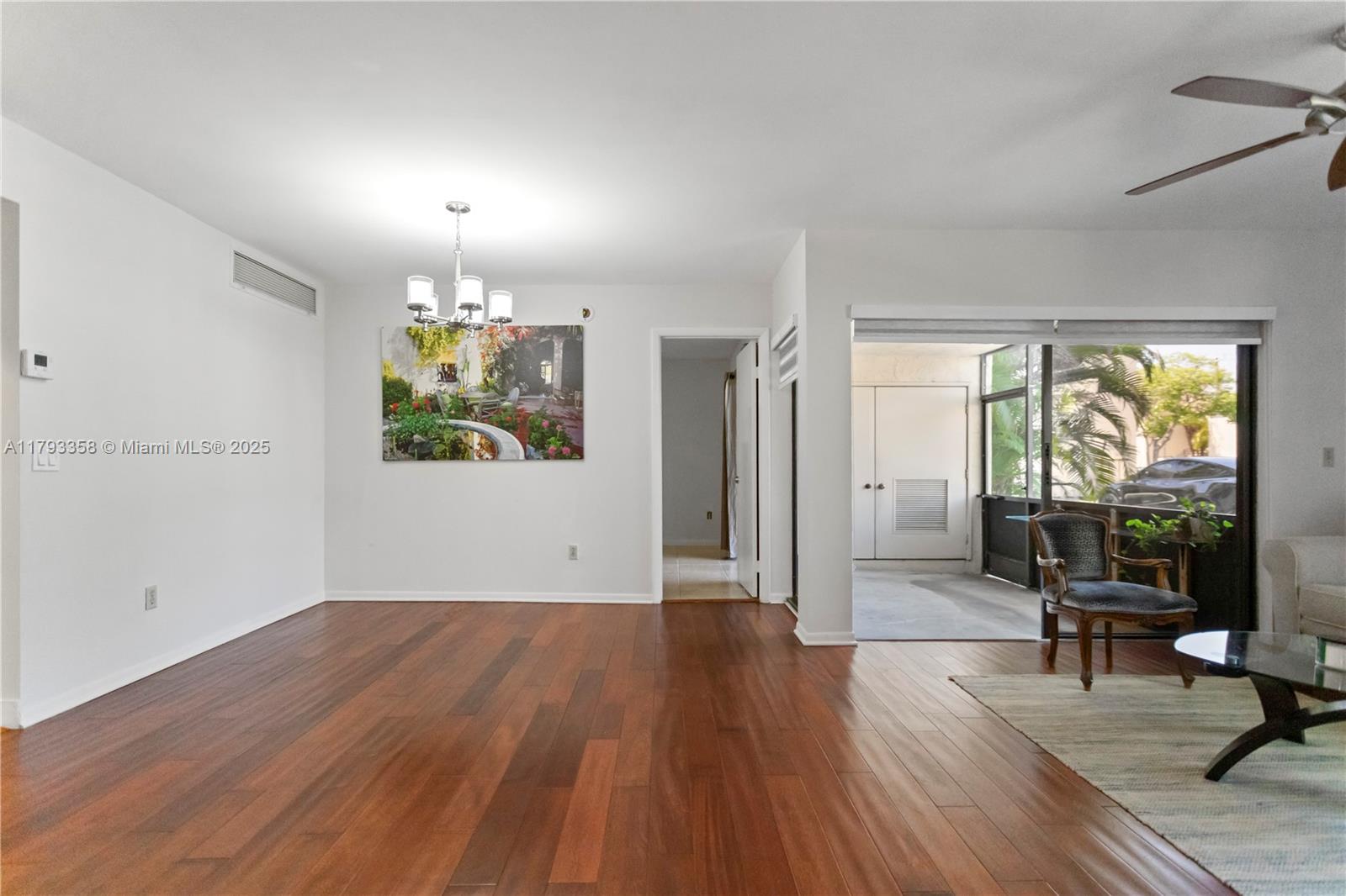 QUATRAINE CONDO IV - Residential