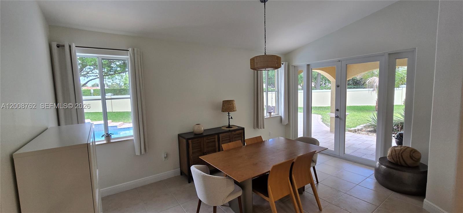 2823 Poinciana Cir