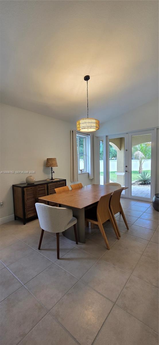 2823 Poinciana Cir