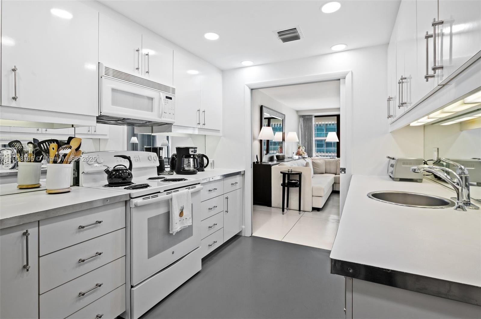 KENILWORTH CONDO - Residential Lease