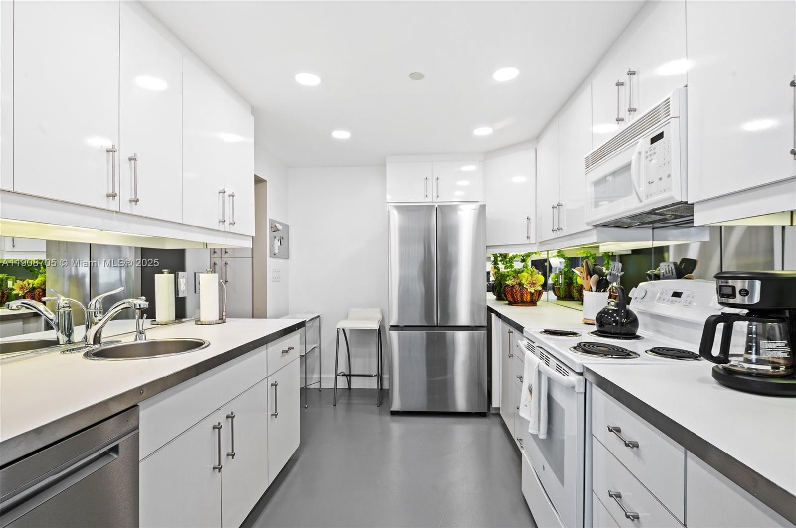 KENILWORTH CONDO - Residential Lease