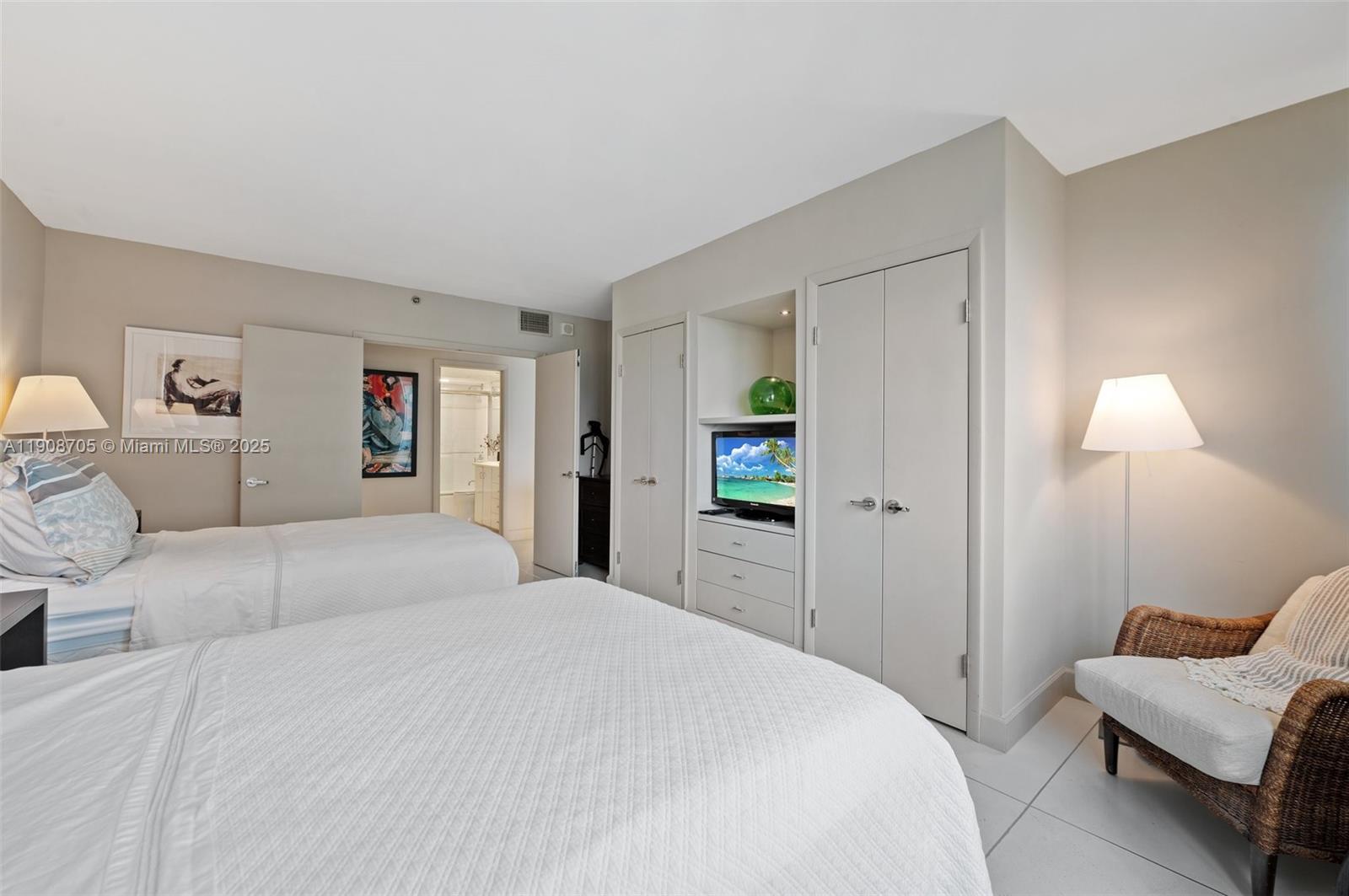 KENILWORTH CONDO - Residential Lease