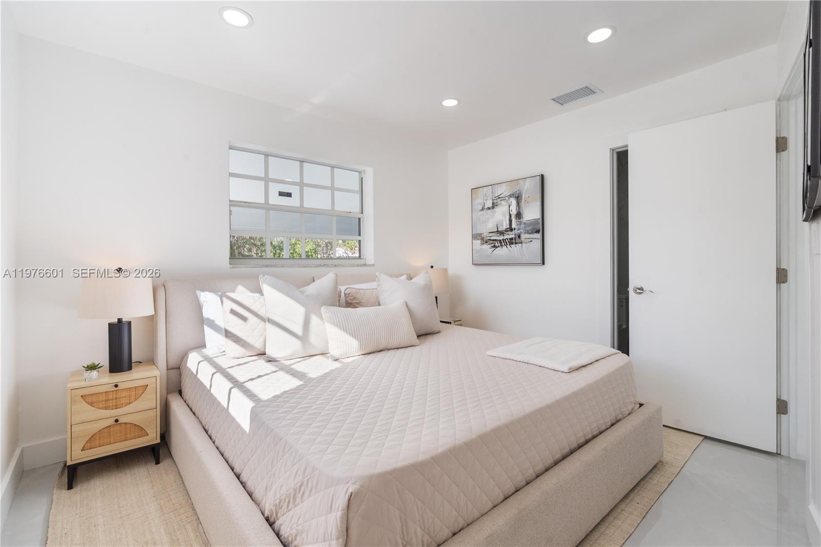 COMMONWEALTH MANOR - Residential