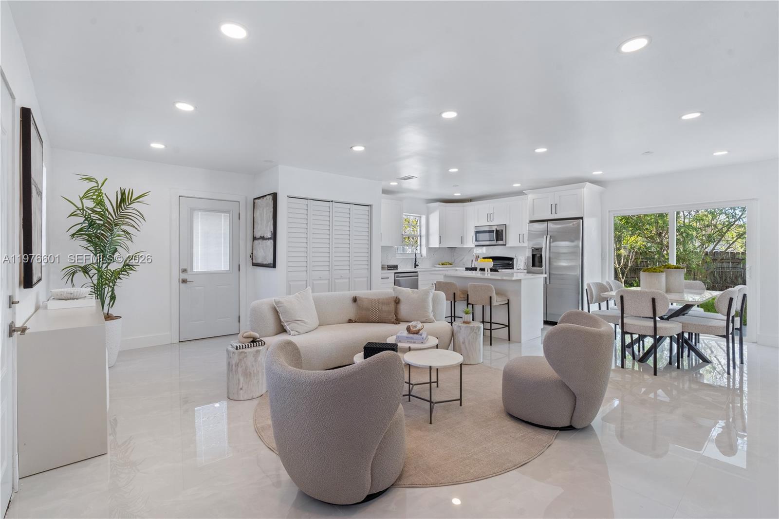 COMMONWEALTH MANOR - Residential