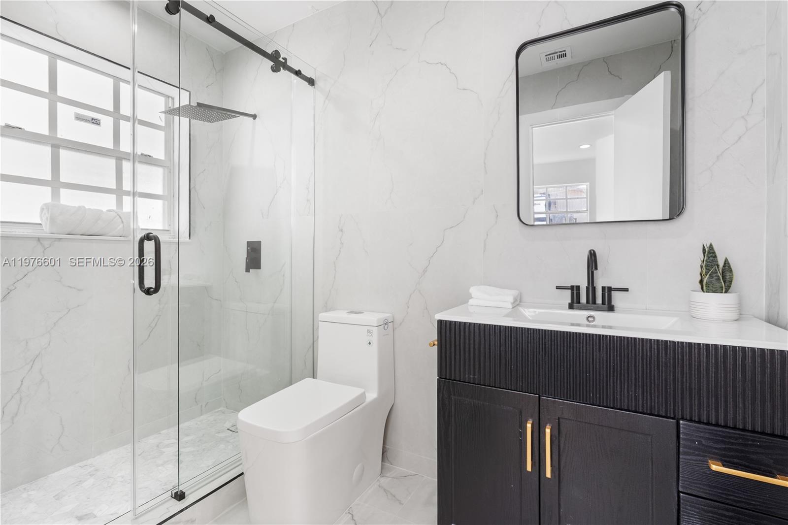 COMMONWEALTH MANOR - Residential