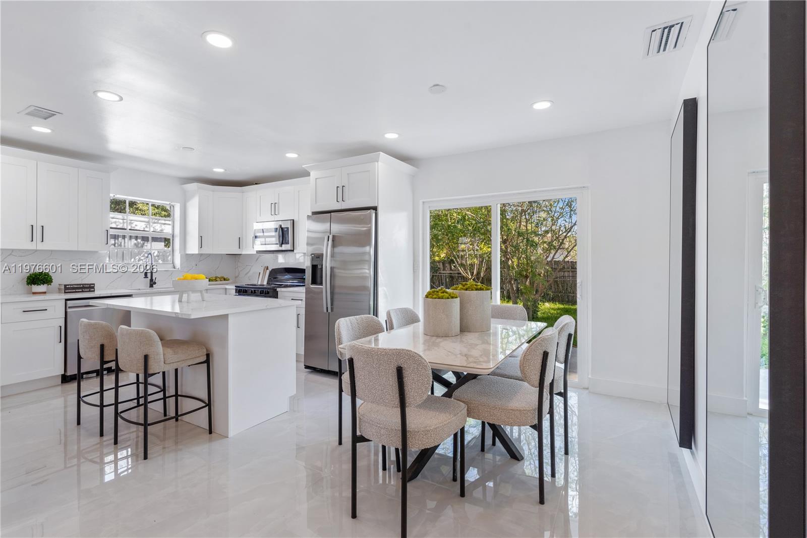 COMMONWEALTH MANOR - Residential