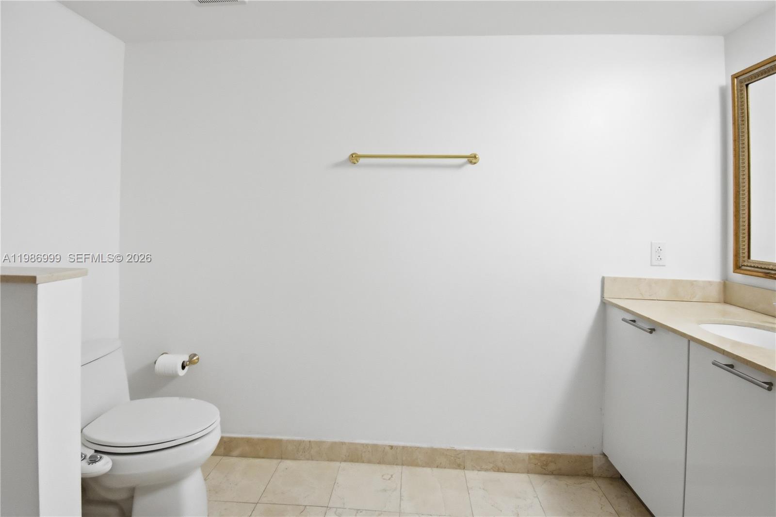 1800 CLUB CONDO - Residential Lease