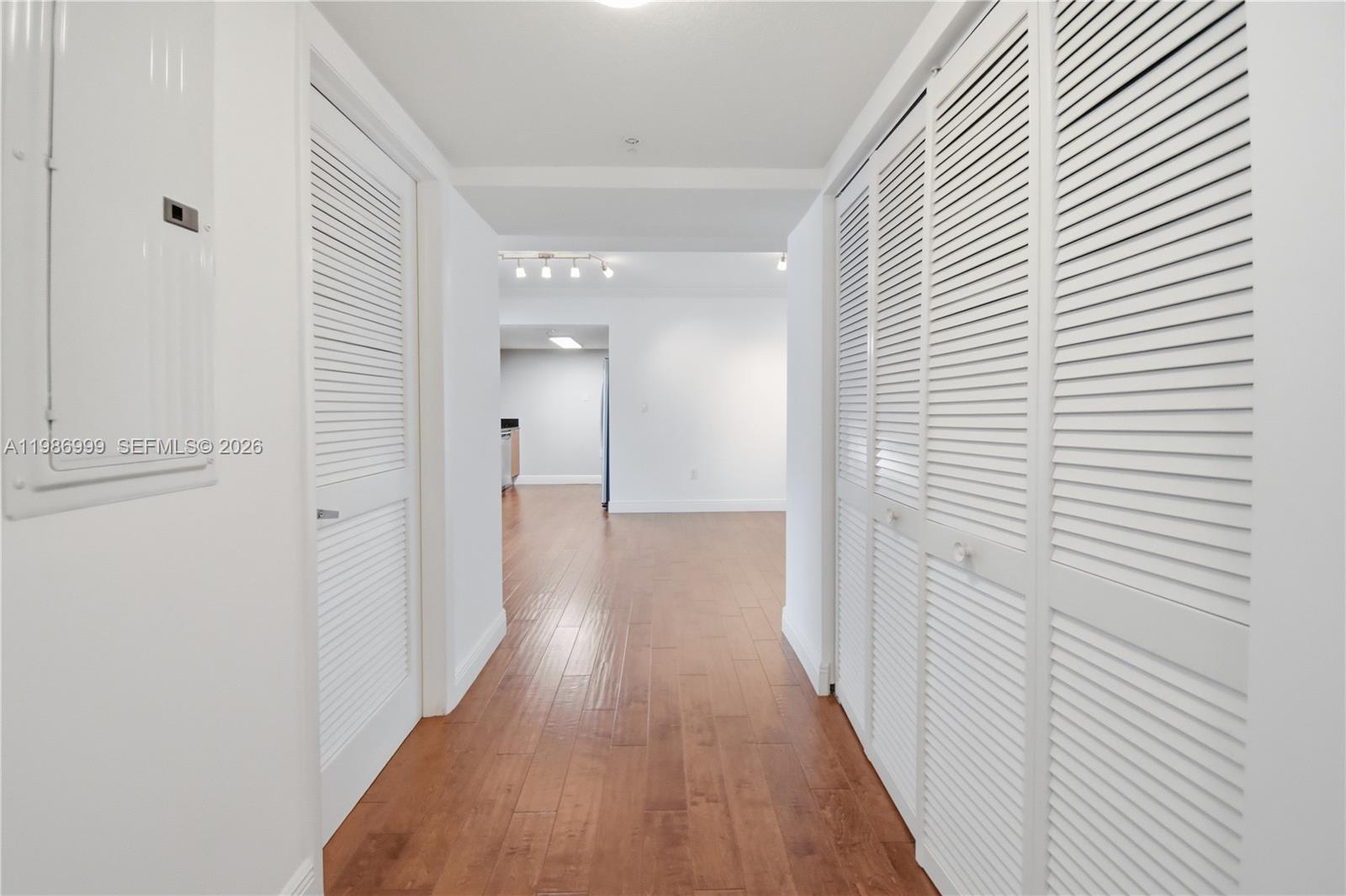 1800 CLUB CONDO - Residential Lease