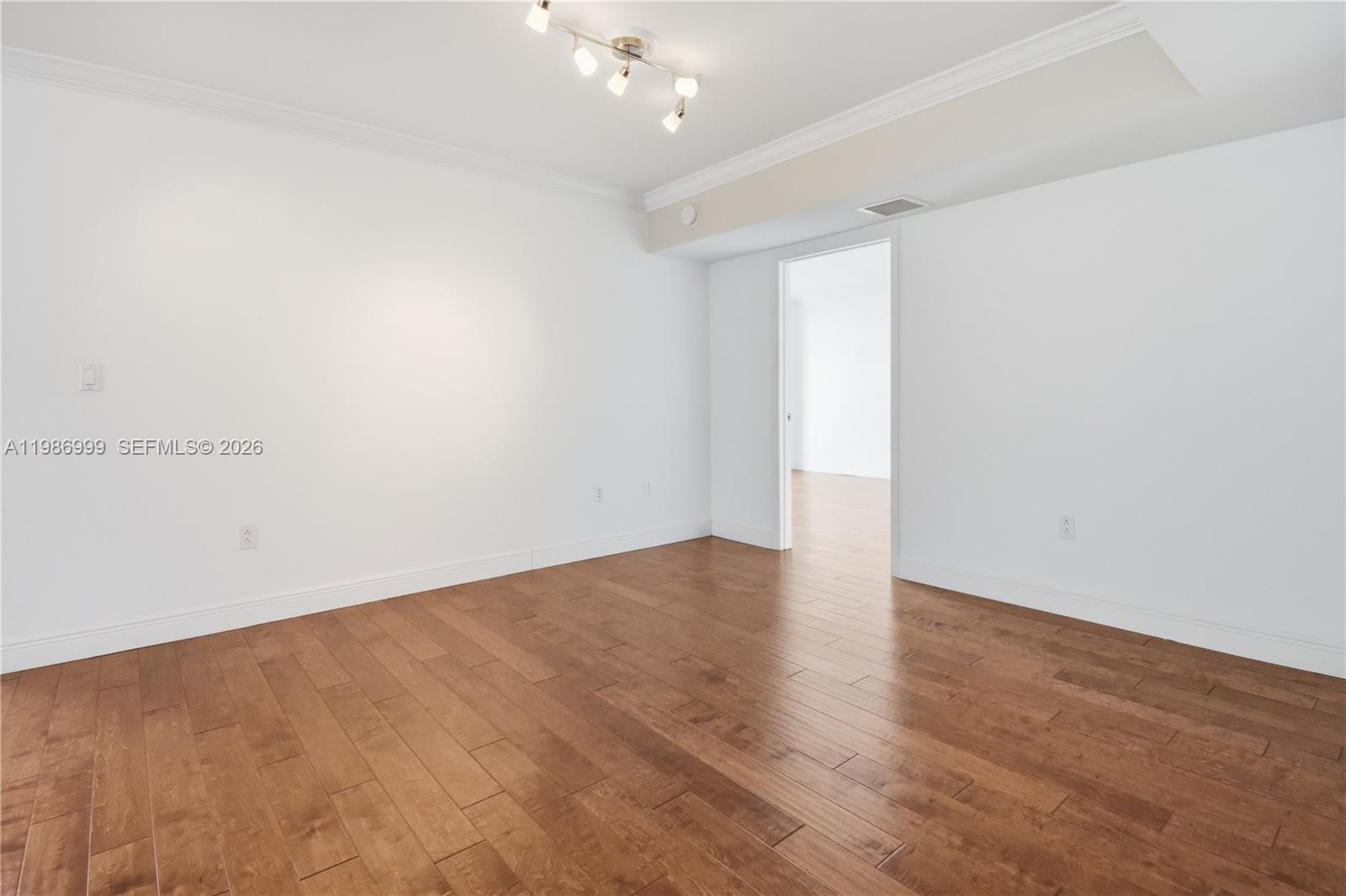 1800 CLUB CONDO - Residential Lease