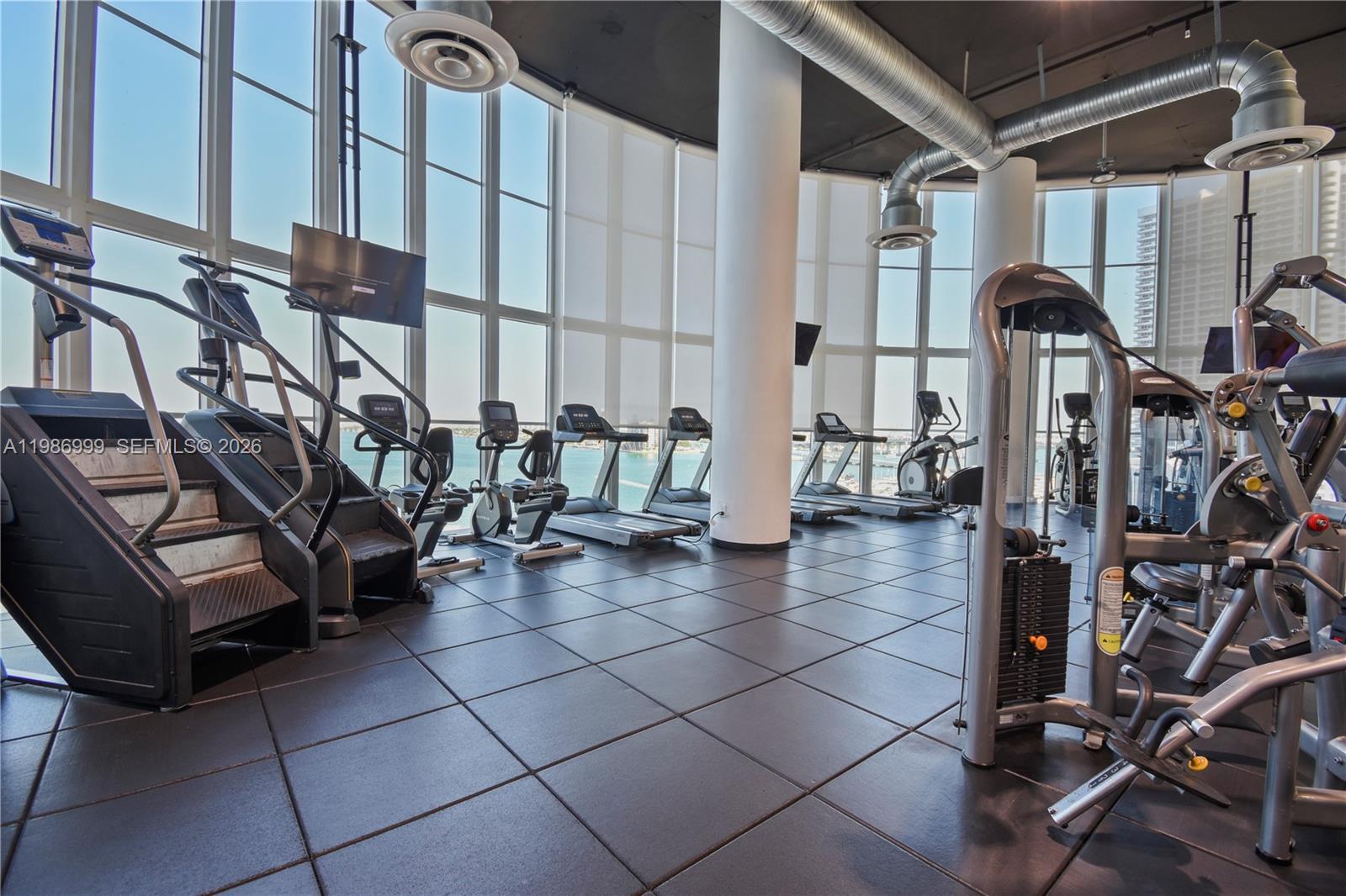 1800 CLUB CONDO - Residential Lease