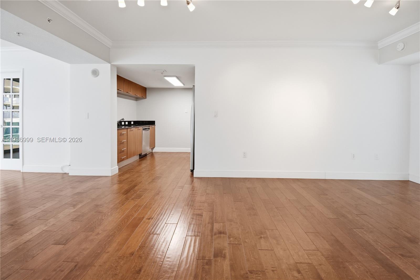 1800 CLUB CONDO - Residential Lease