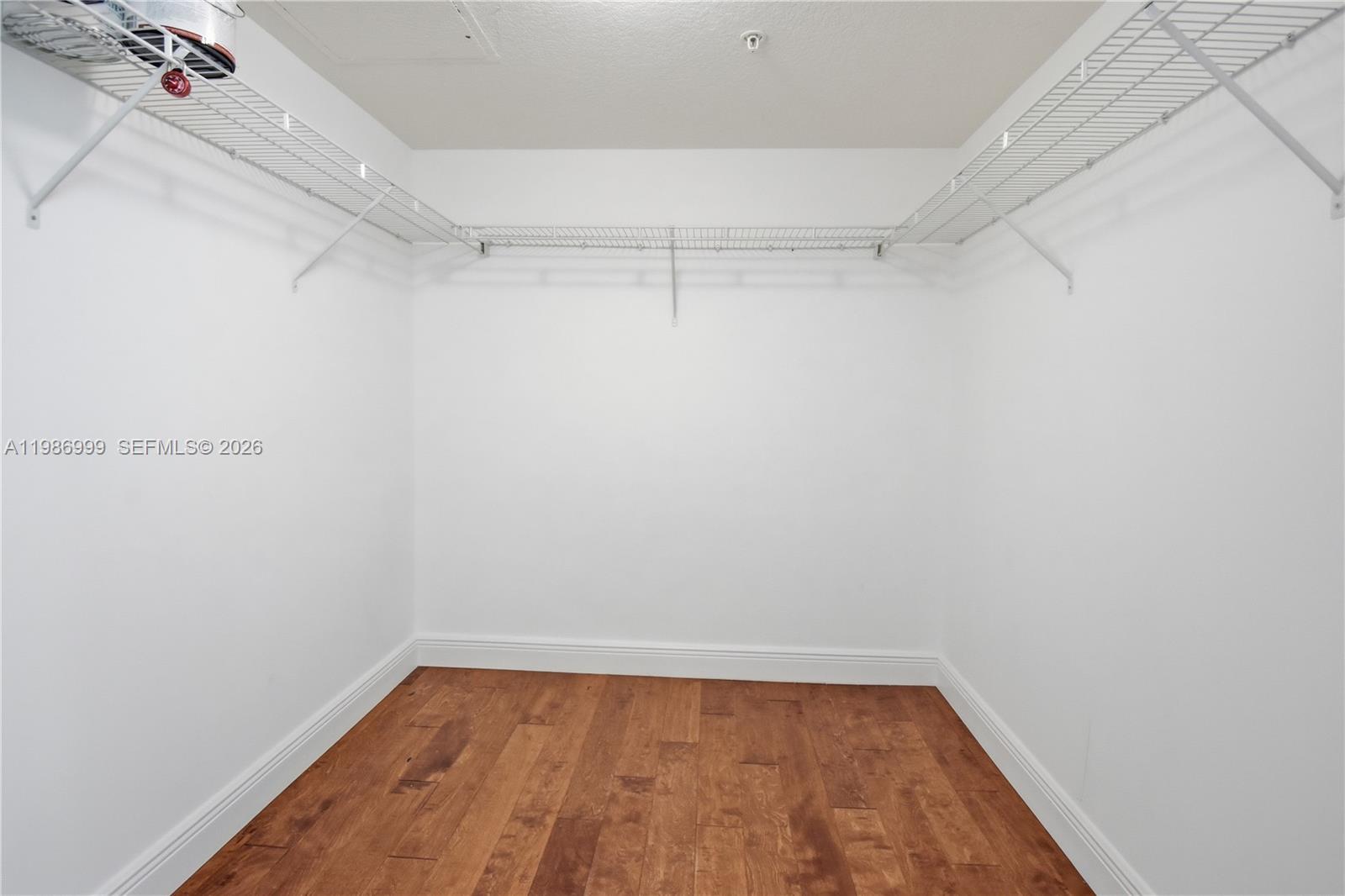 1800 CLUB CONDO - Residential Lease