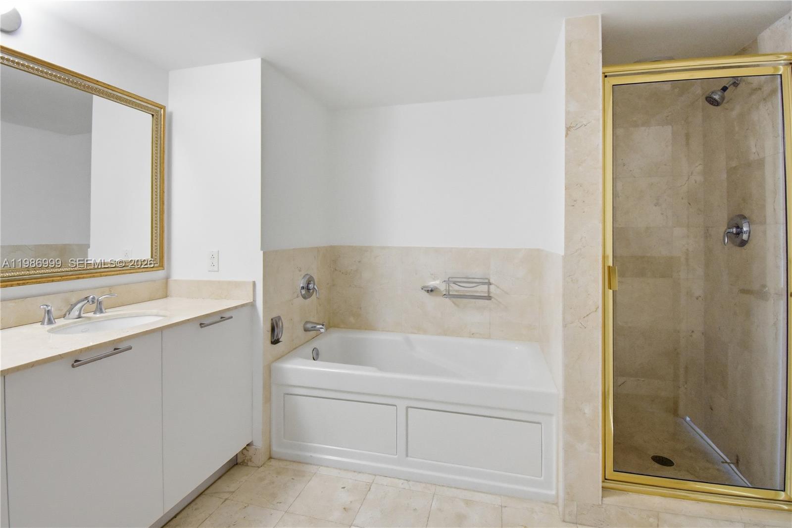 1800 CLUB CONDO - Residential Lease