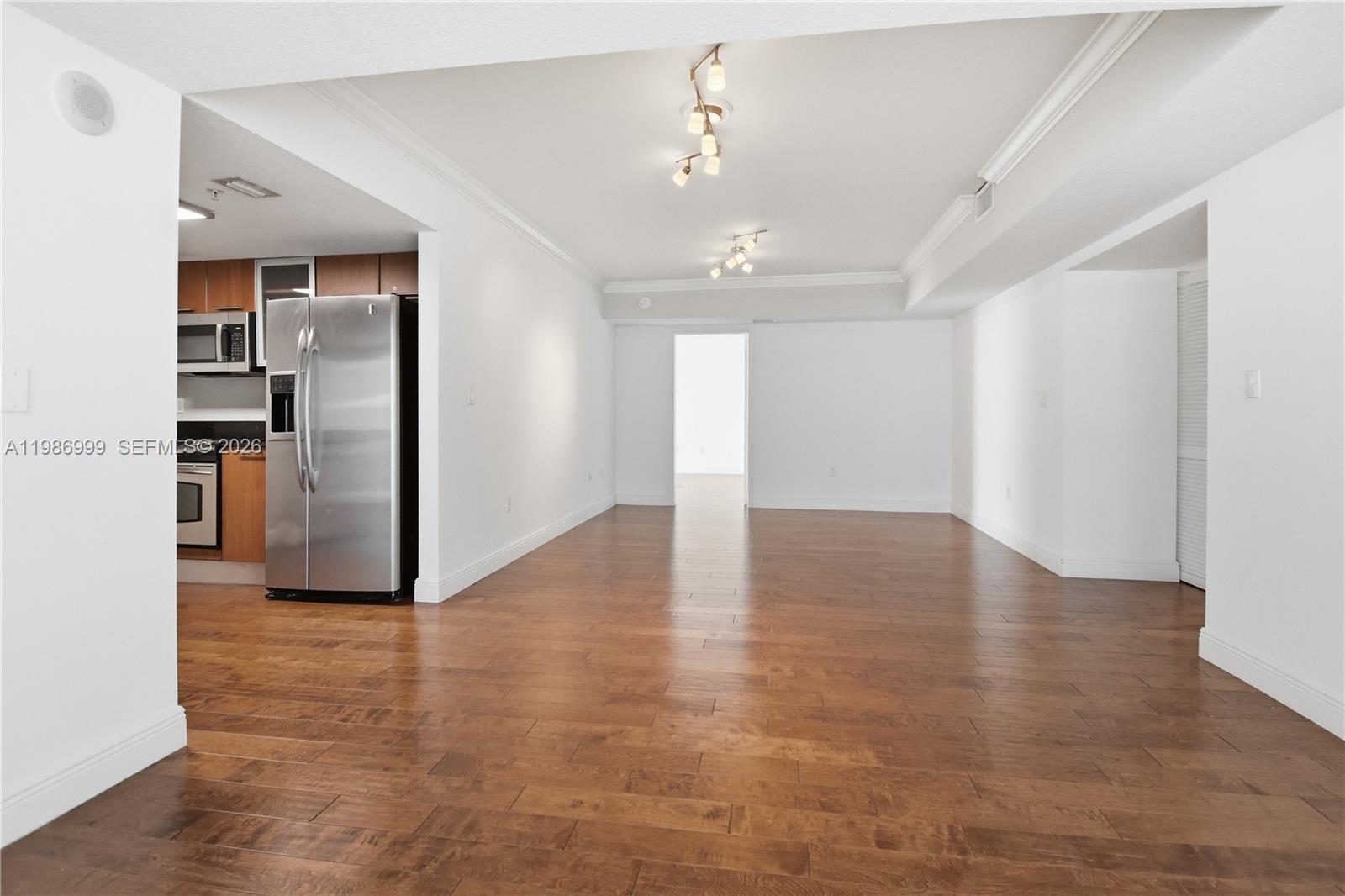 1800 CLUB CONDO - Residential Lease