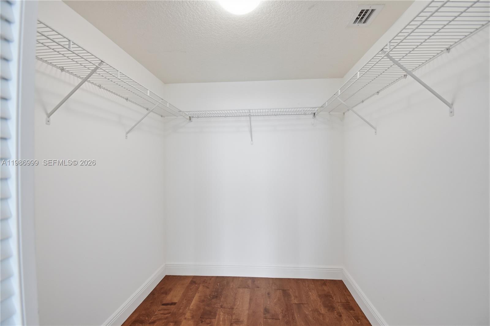 1800 CLUB CONDO - Residential Lease