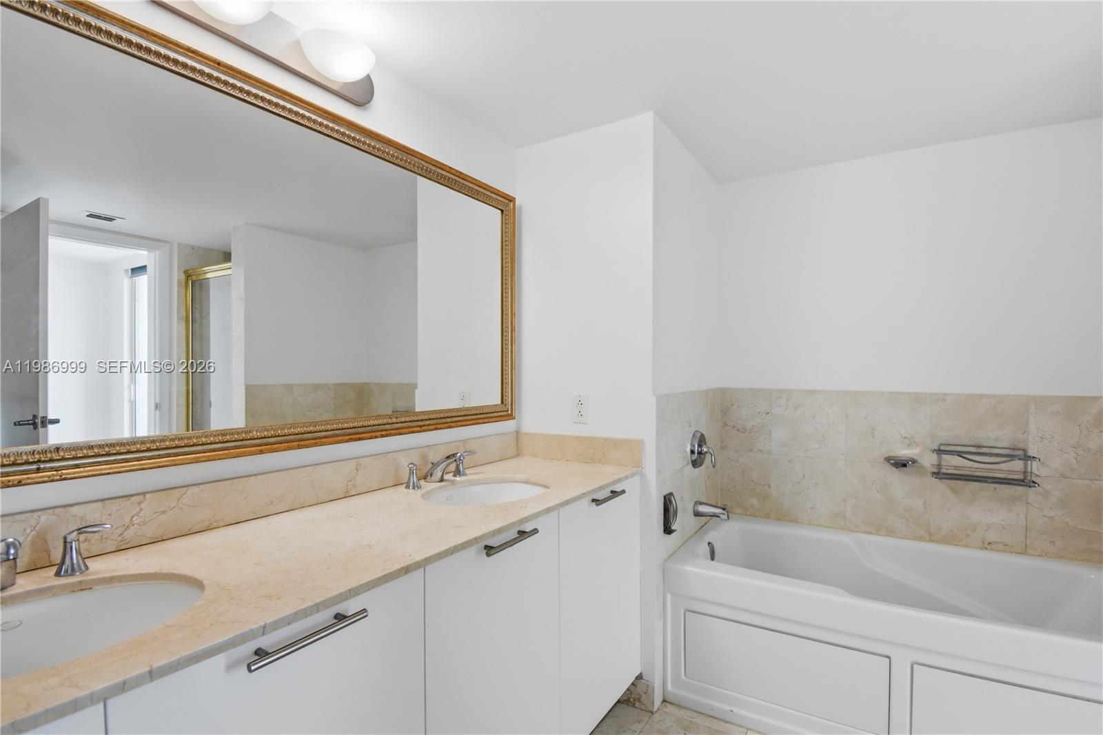 1800 CLUB CONDO - Residential Lease