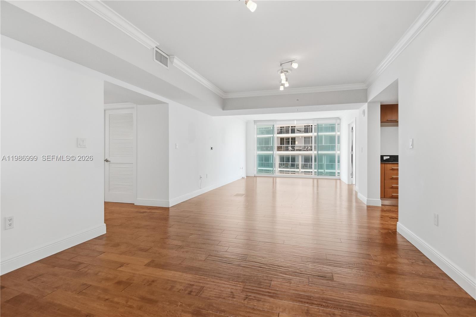 1800 CLUB CONDO - Residential Lease