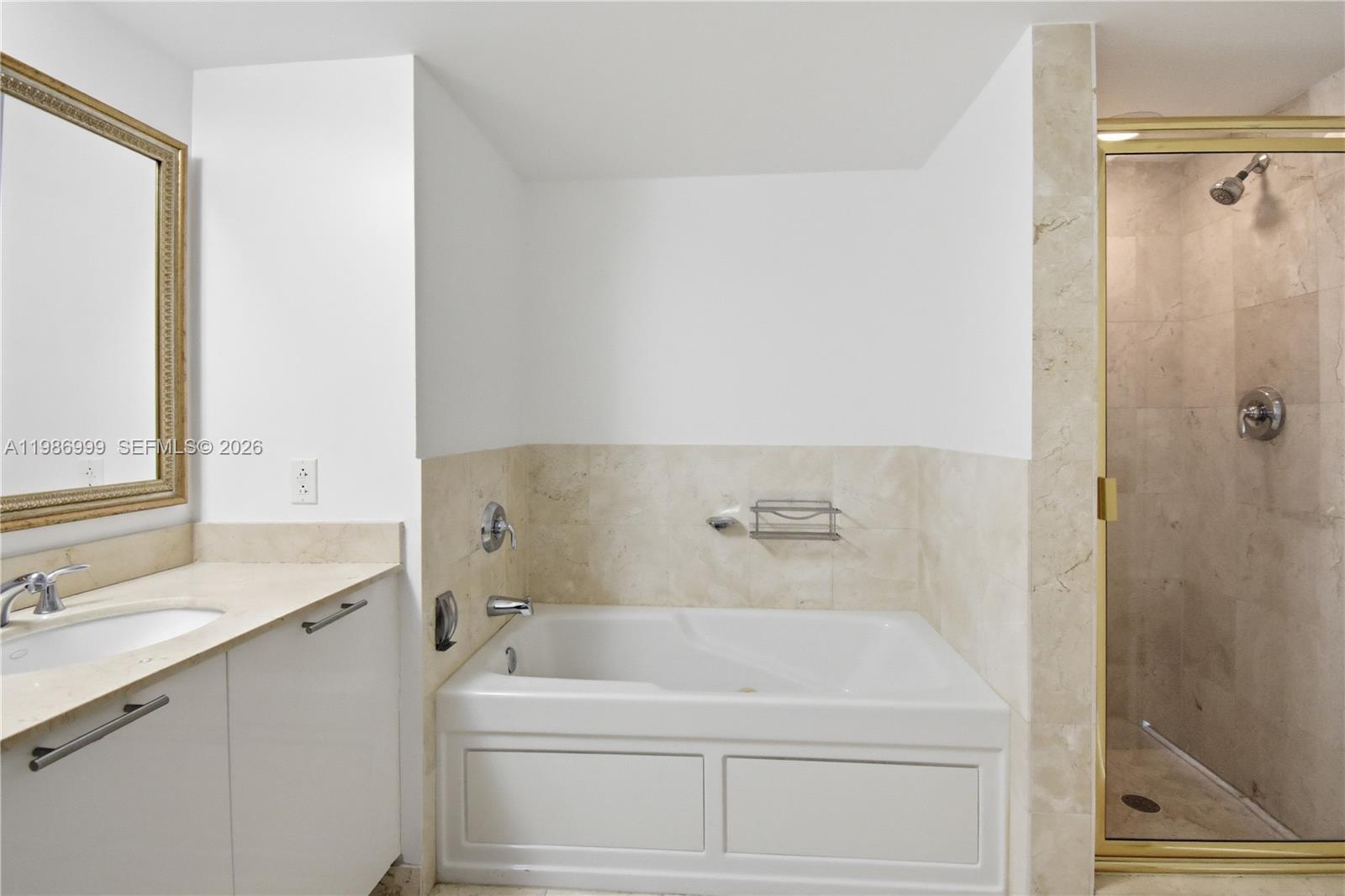 1800 CLUB CONDO - Residential Lease