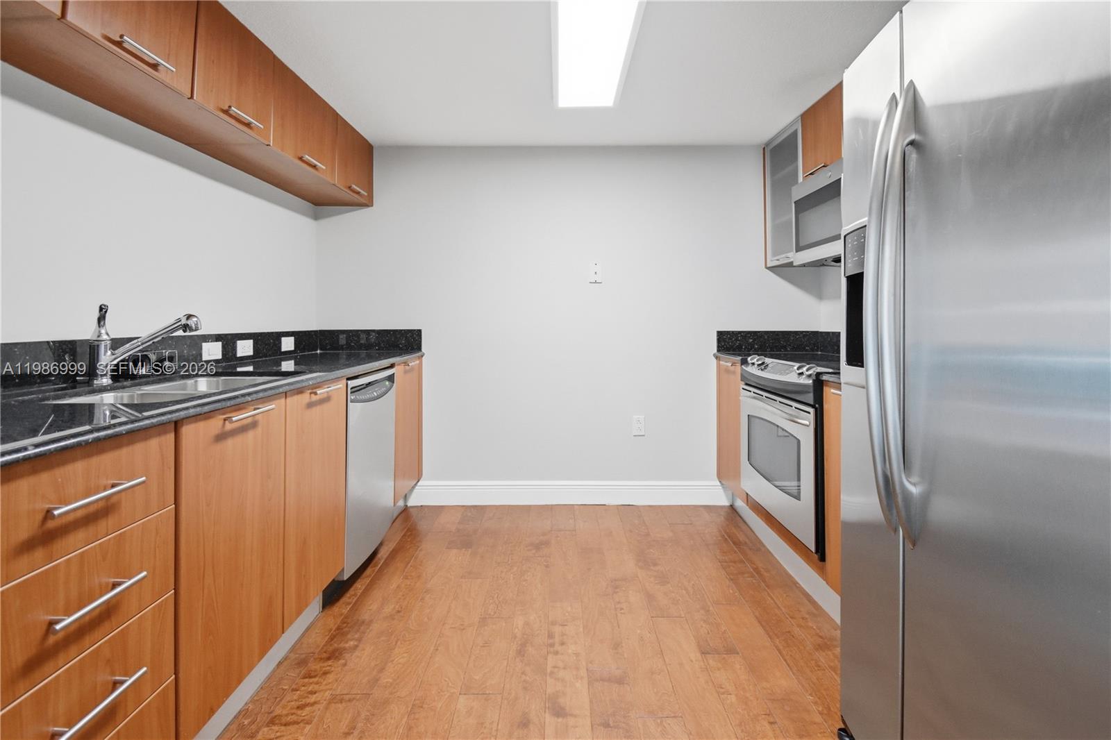 1800 CLUB CONDO - Residential Lease