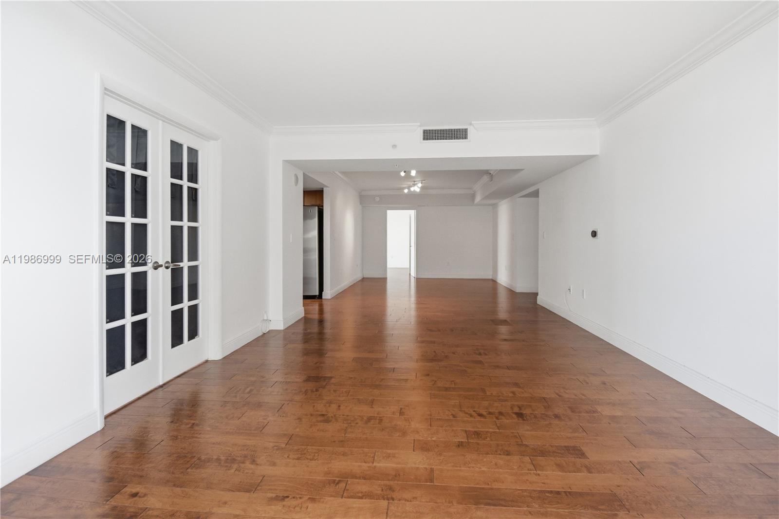 1800 CLUB CONDO - Residential Lease