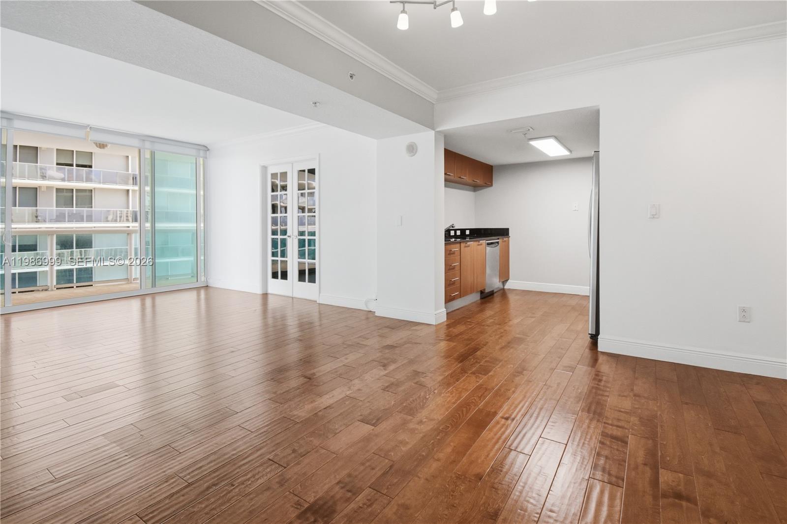 1800 CLUB CONDO - Residential Lease