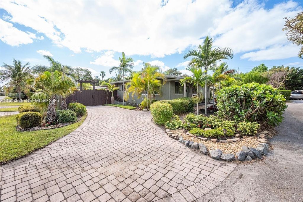 Photo of 1532 NE 39th St #0, Oakland Park, FL 33334 (MLS # A11947675)