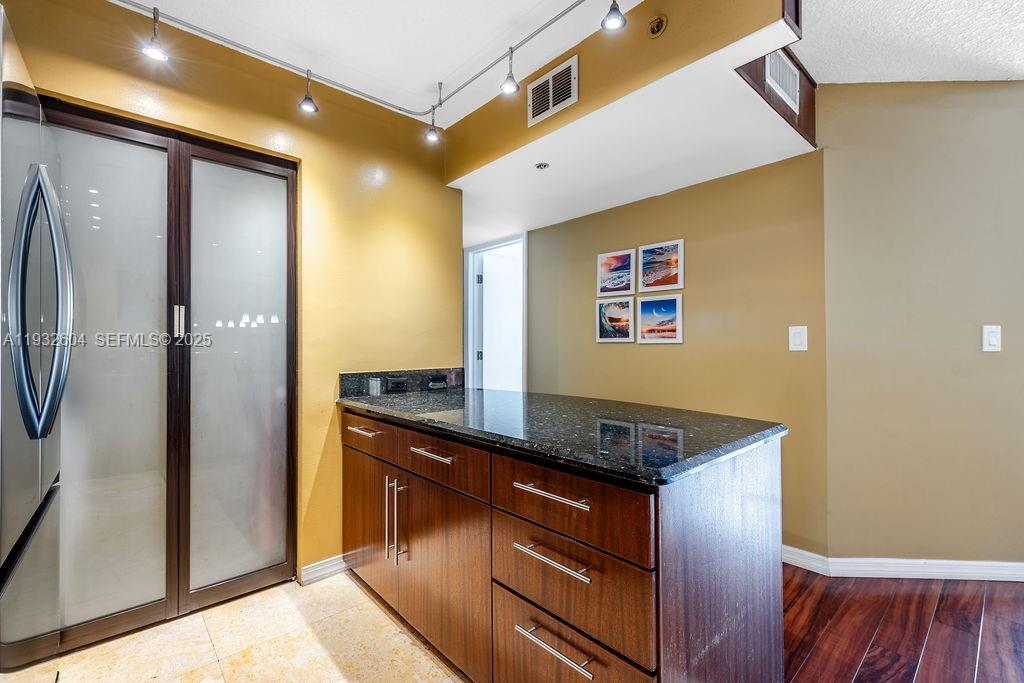 THE YACHT CLUB AT AVENTUR - Residential Lease