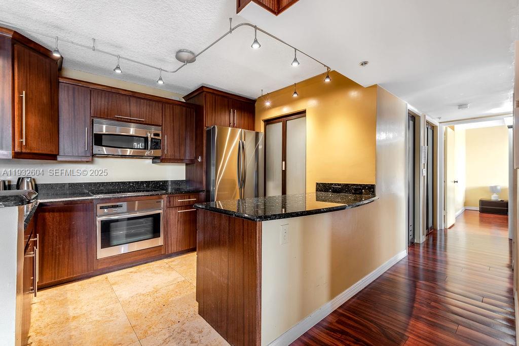 THE YACHT CLUB AT AVENTUR - Residential Lease