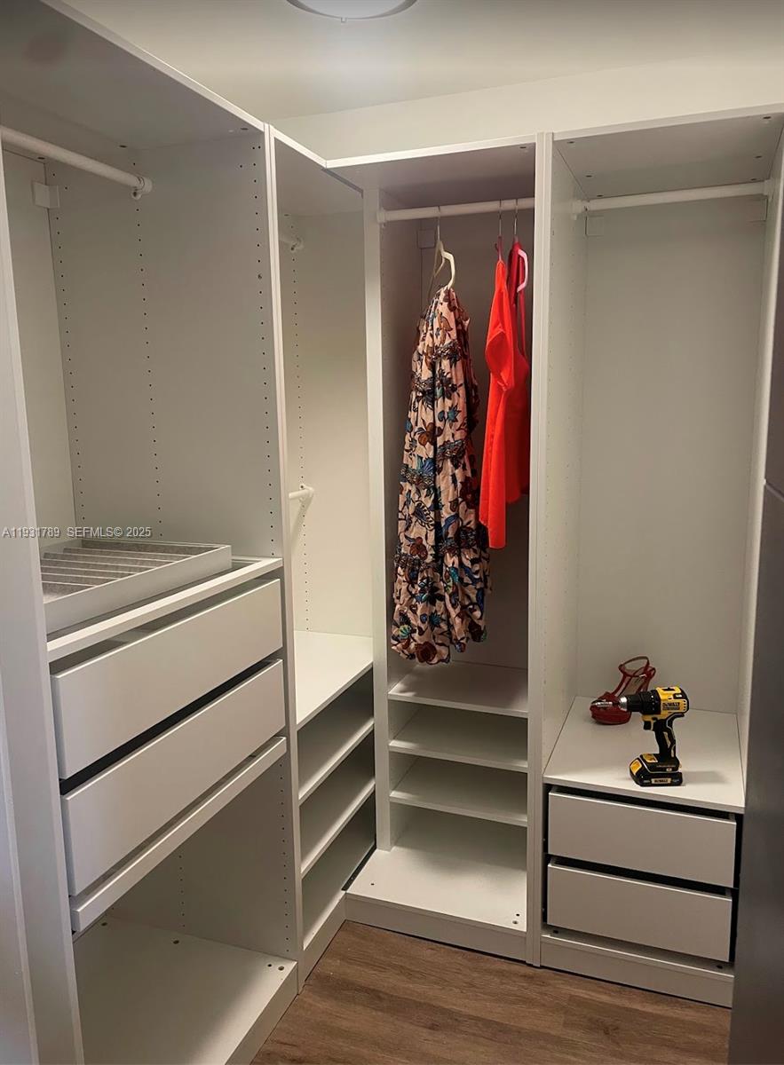 IVY CONDO - Residential