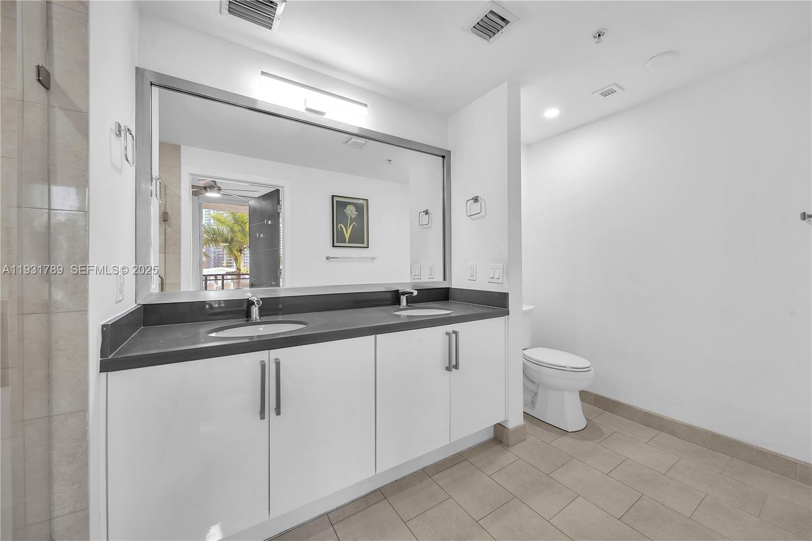 IVY CONDO - Residential