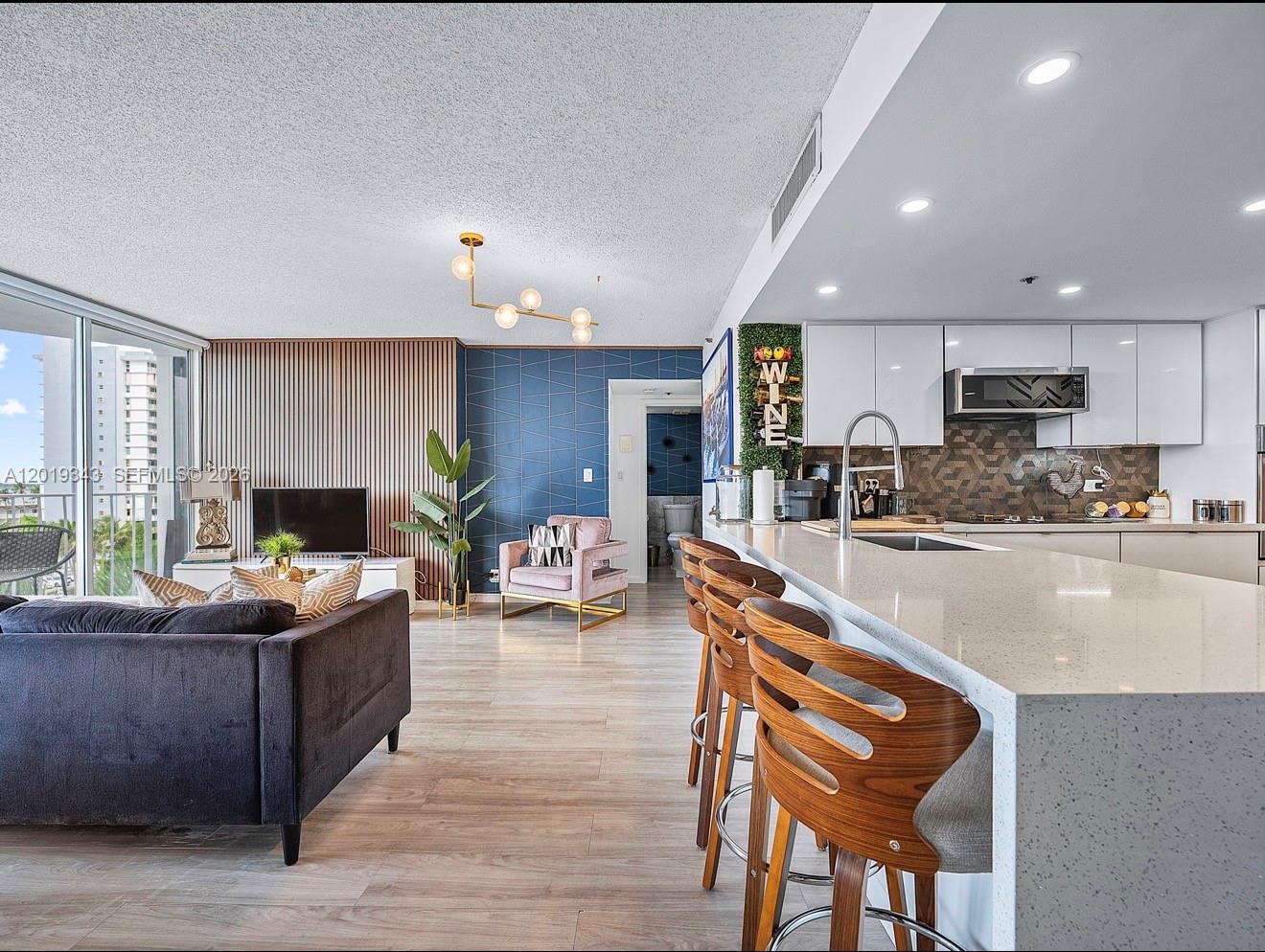 7601 E Treasure Dr 711
