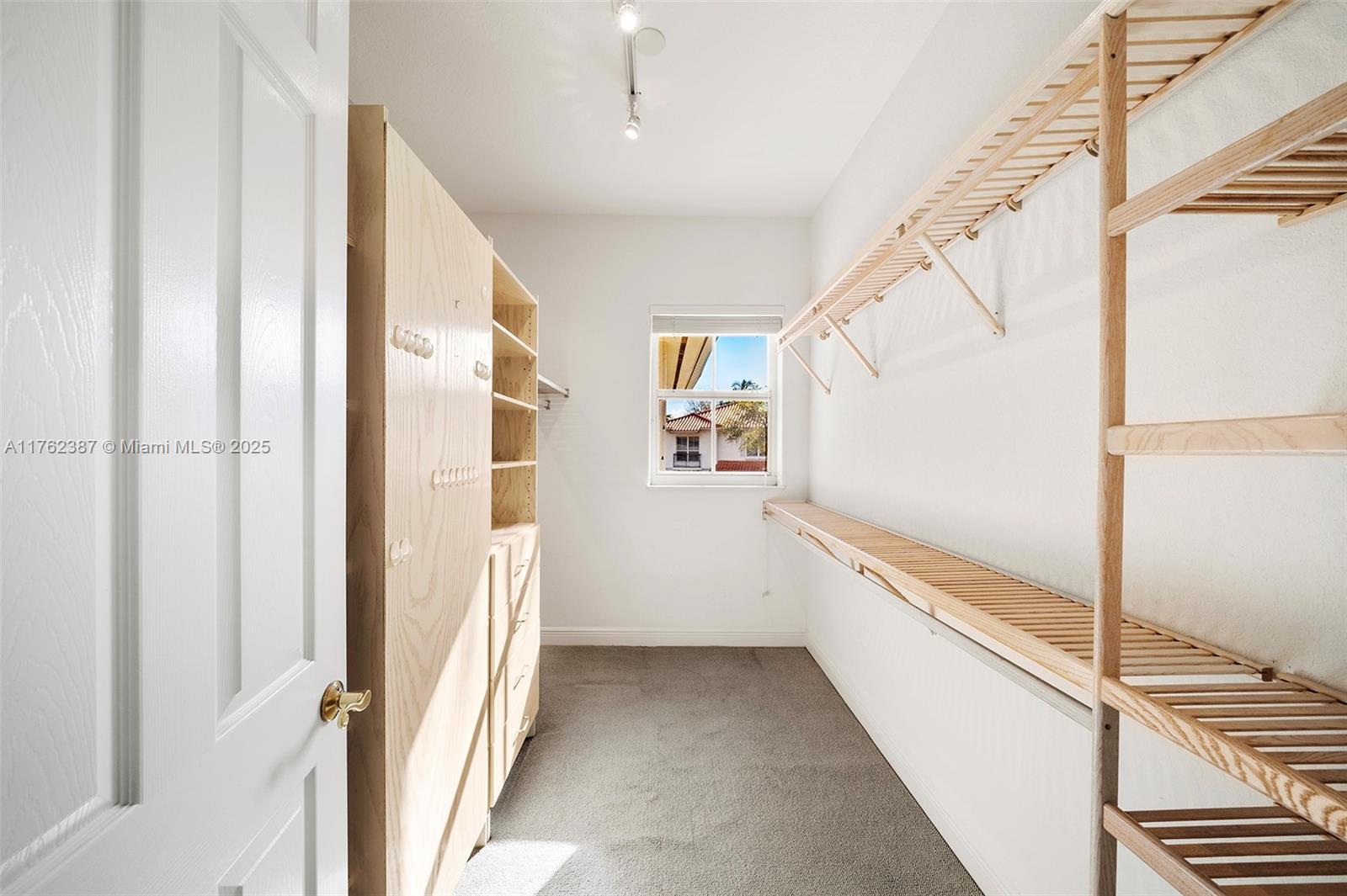 THREE ISLANDS 3RD SECTION - Residential