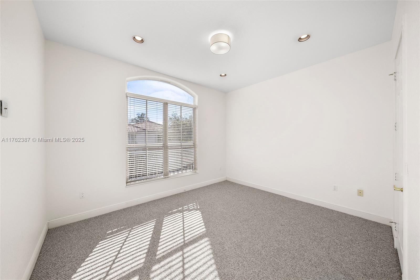 THREE ISLANDS 3RD SECTION - Residential