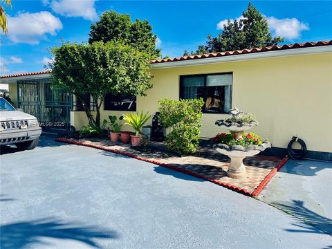 4635 SW 95th Ave Miami FL 33165