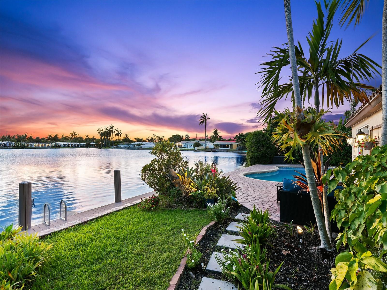 4231 Ne 16th Ave, Oakland Park, Miami-Dade County, Florida - 3 Bedrooms  
2 Bathrooms - 