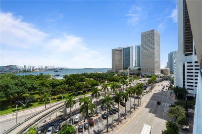 50 BISCAYNE BLVD 902 Miami FL 33132