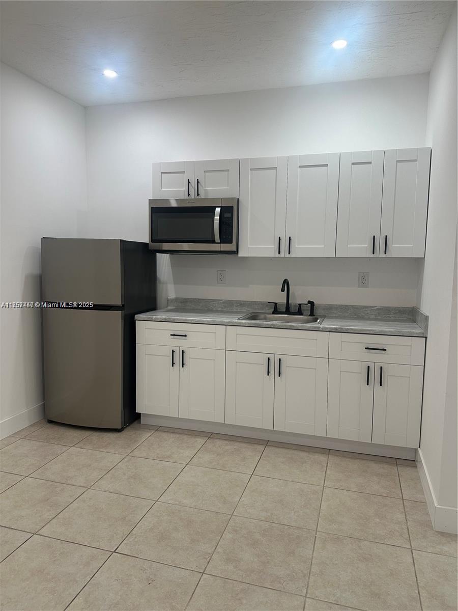 Beautiful brand new efficiency with private entrance, utilities included and parking spaces for two vehicles.