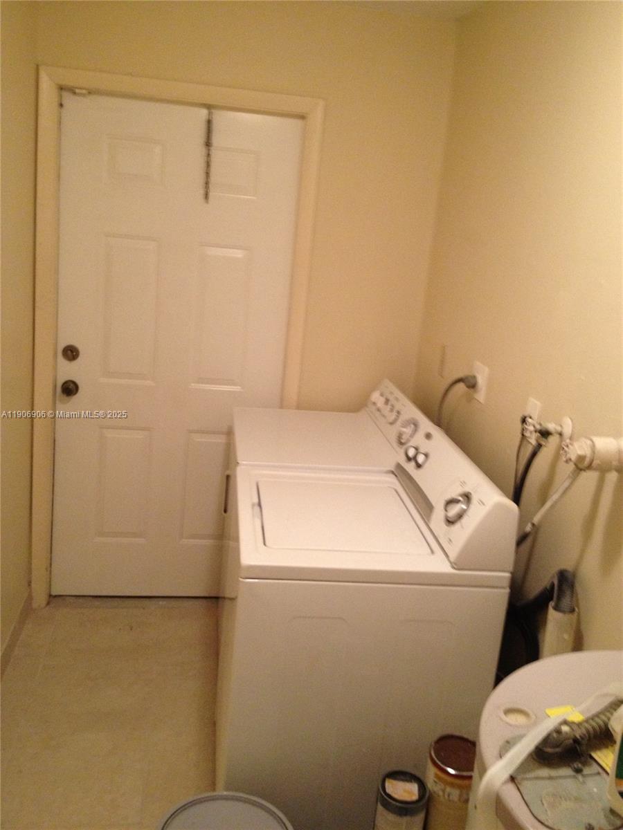 BROWARD GARDENS - Residential Lease