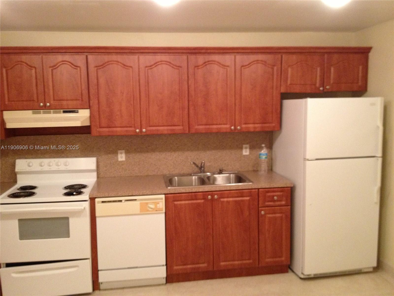 BROWARD GARDENS - Residential Lease