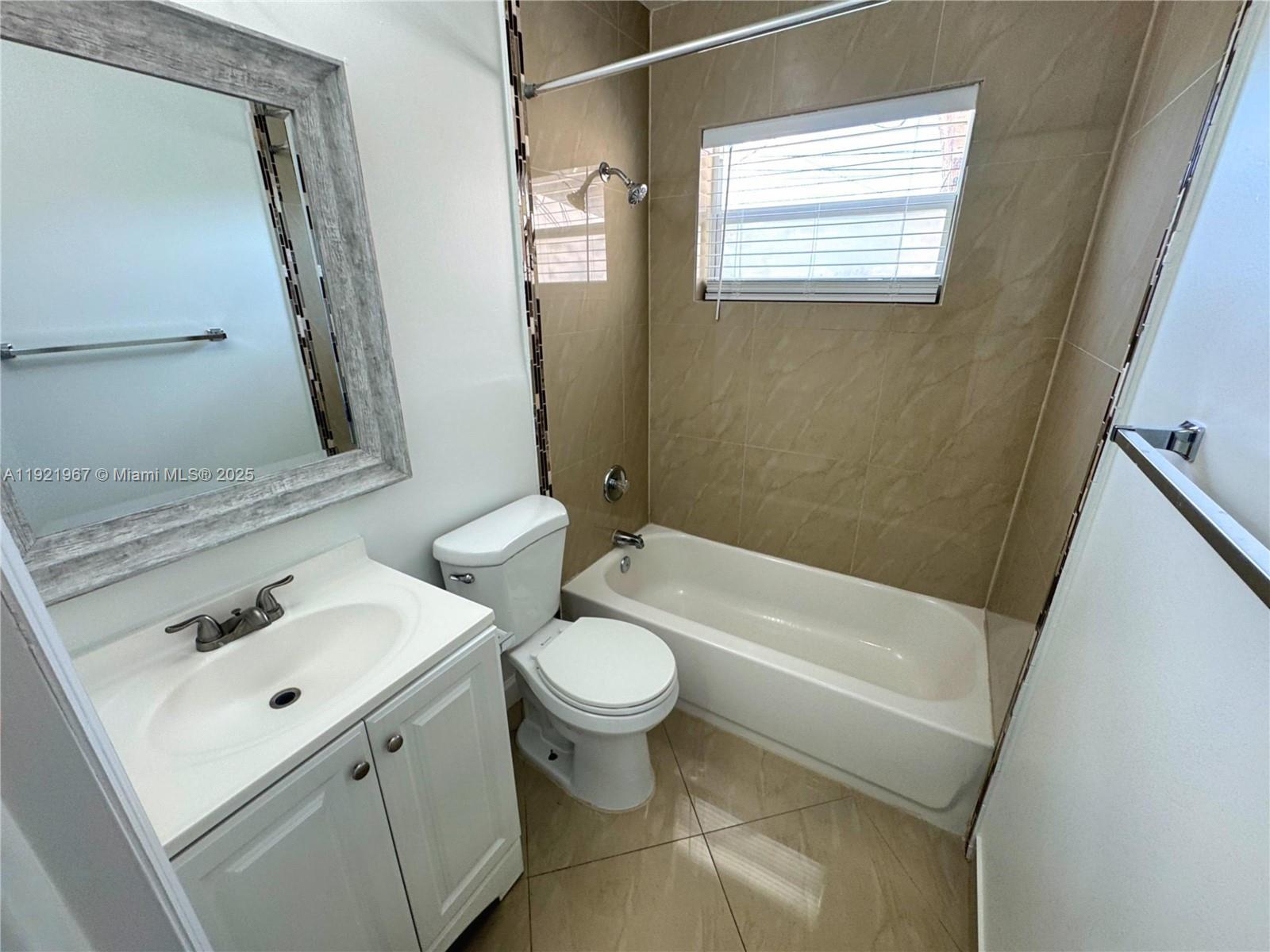 BROADVIEW COUNTRY CLUB - Residential Lease